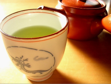 Green Tea (via <a href="http://farm1.static.flickr.com/38/83154603_66c49343e2.jpg">Kanko</a>)